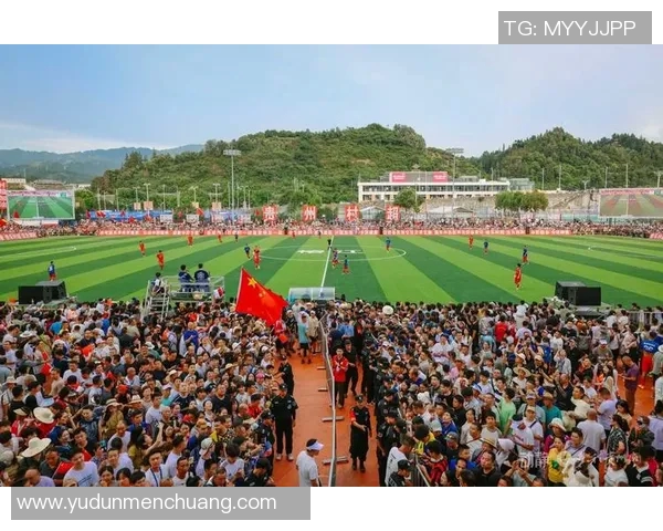 彭水足球明星友谊赛激情开赛球迷共襄盛举展现足球魅力与团结精神