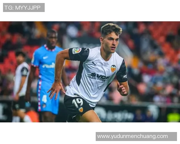 足球明星杜罗的个人背景与职业生涯全解析