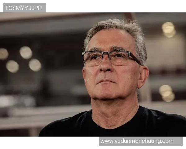 足球明星老男人高清图片展现岁月风采与球场传奇魅力